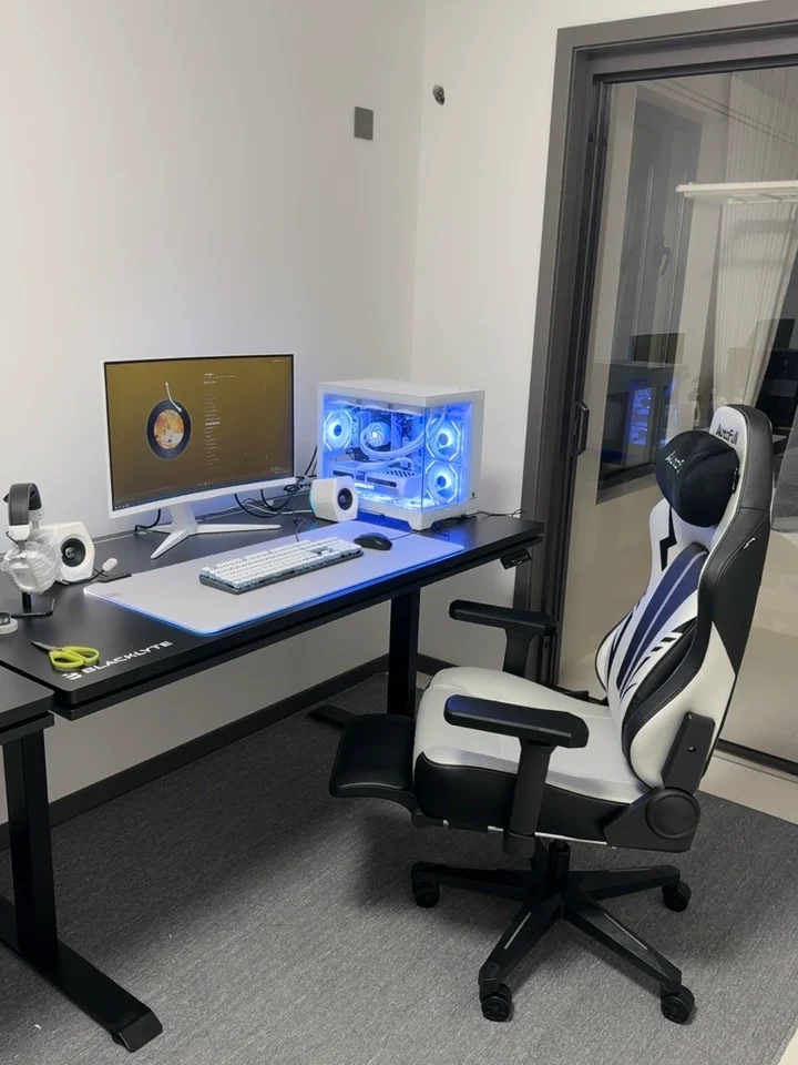 プレイヤー向けの第一人者ゲーミングチェア、人間工学に基づいた - Office Furniture First のレビューと価格